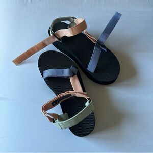 NWOT Teva Flatform Universal Sandal Sherbert Multi US Women’s Size 9